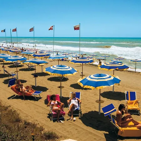 Chalet In With Private Baia Domizia