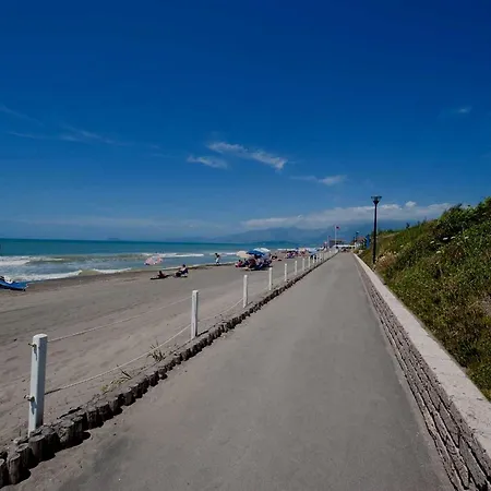 Chalet In With Private Baia Domizia